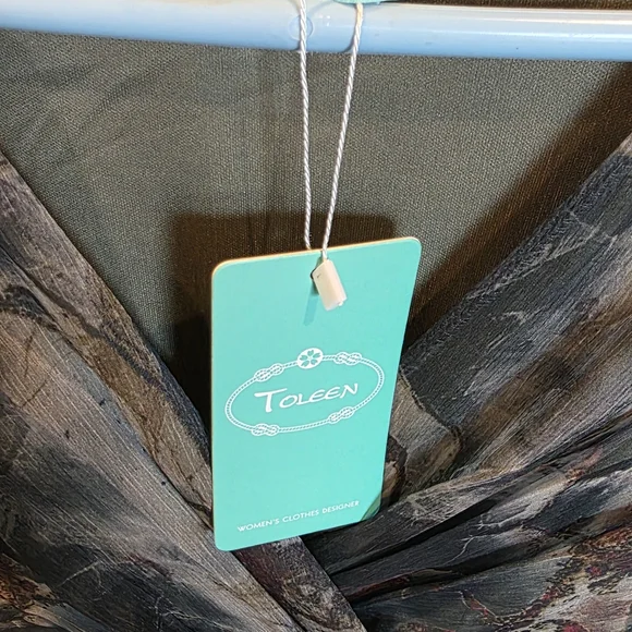 Elegant Green Marble-Print Long Sleeve Maxi Dress - Picture 4 of 5